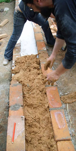 Taller práctico en Nicaragua sobre construcción con tierra cruda